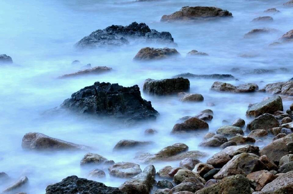 就是红海湾遮浪了,现代为汕尾八景之一:遮浪奇观.